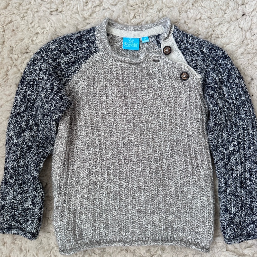 Cozy sweater with buttons!